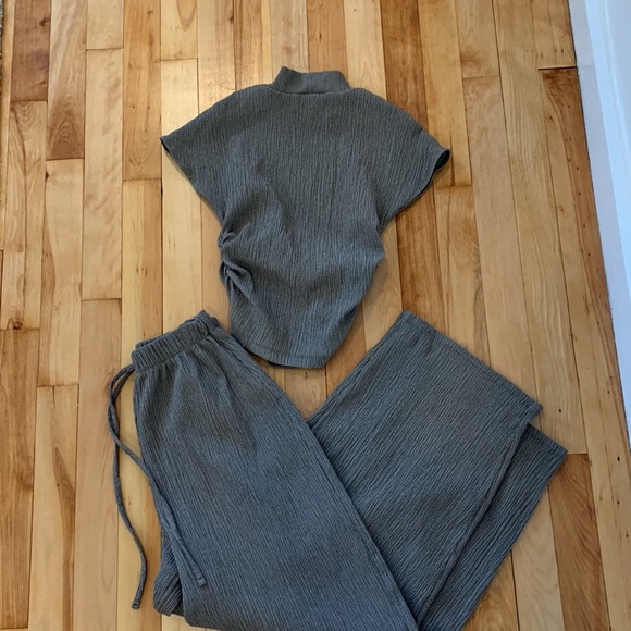 Zara Pants - Zara Set - Short Sleeve Top - Size Medium - Flowy Pants - Size Small
